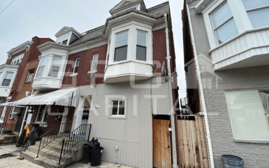 627 E Market St 2nd Fl Rear York, PA